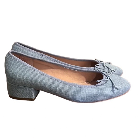 Steve Madden- Denim Ballet Flat Inspired Block Heel Pump. Size: 6 - Picture 4 of 9